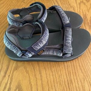 Teva Navy and Gray Patterned Sandals
